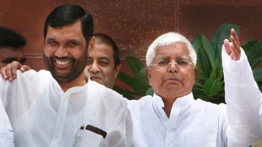 बिहार चुनाव: इस बार न दिखेगा लालू का ठेठ अंदाज, न सुनाई देगी पासवान की सधी आवाज
