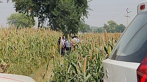 हाथरस कांड: सीबीआई जांच के चलते किसान की फसल बर्बाद, सरकार से मुआवजे की मांग
