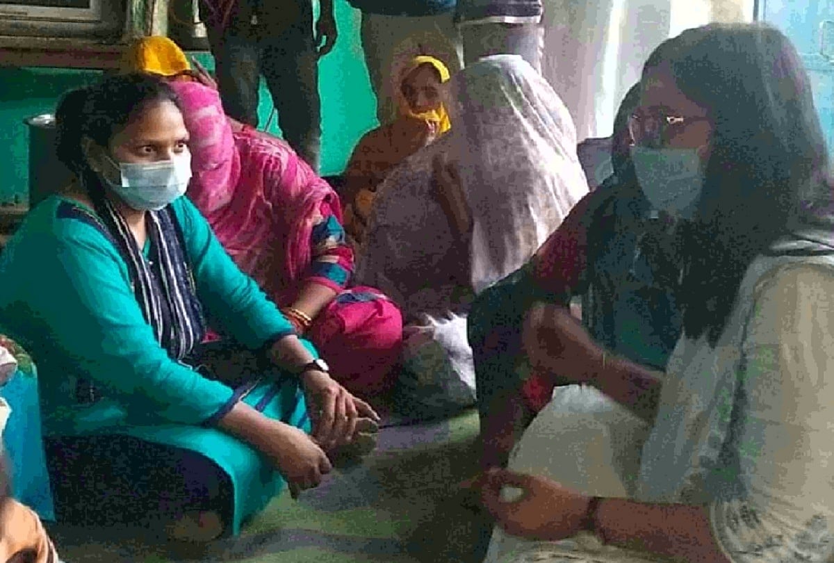 हाथरस पीड़िता के घर मिली संदिग्ध महिला पेशे से डॉक्टर निकली, इससे पहले ‘आगरा’ में खुद को ‘मौसी’ बताया था