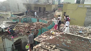 मेरठ के सरधना में एक मकान में जबरदस्त धमाका, 2 की मौत, आसापस कई घरों की छत उड़ी
