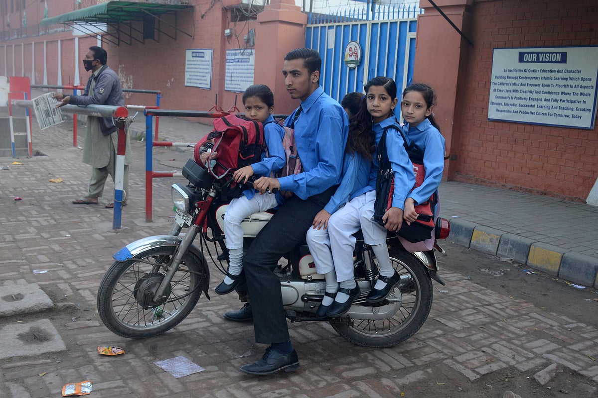 महंगाई ने तोड़ी पाकिस्तान की कमर, अब मंडरा रहा एफएटीएफ की ब्लैक लिस्ट का साया