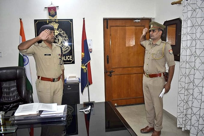 यूपी के बागपत में दाढ़ी रखने पर सस्पेंड हुए दारोगा को आखिर काटनी पड़ी दाढ़ी, हुए बहाल