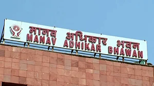 हाथरस की घटना पर योगी सरकार को राष्ट्रीय मानवाधिकार आयोग का नोटिस, मृतका के परिवार को उचित सुरक्षा देने का निर्देश