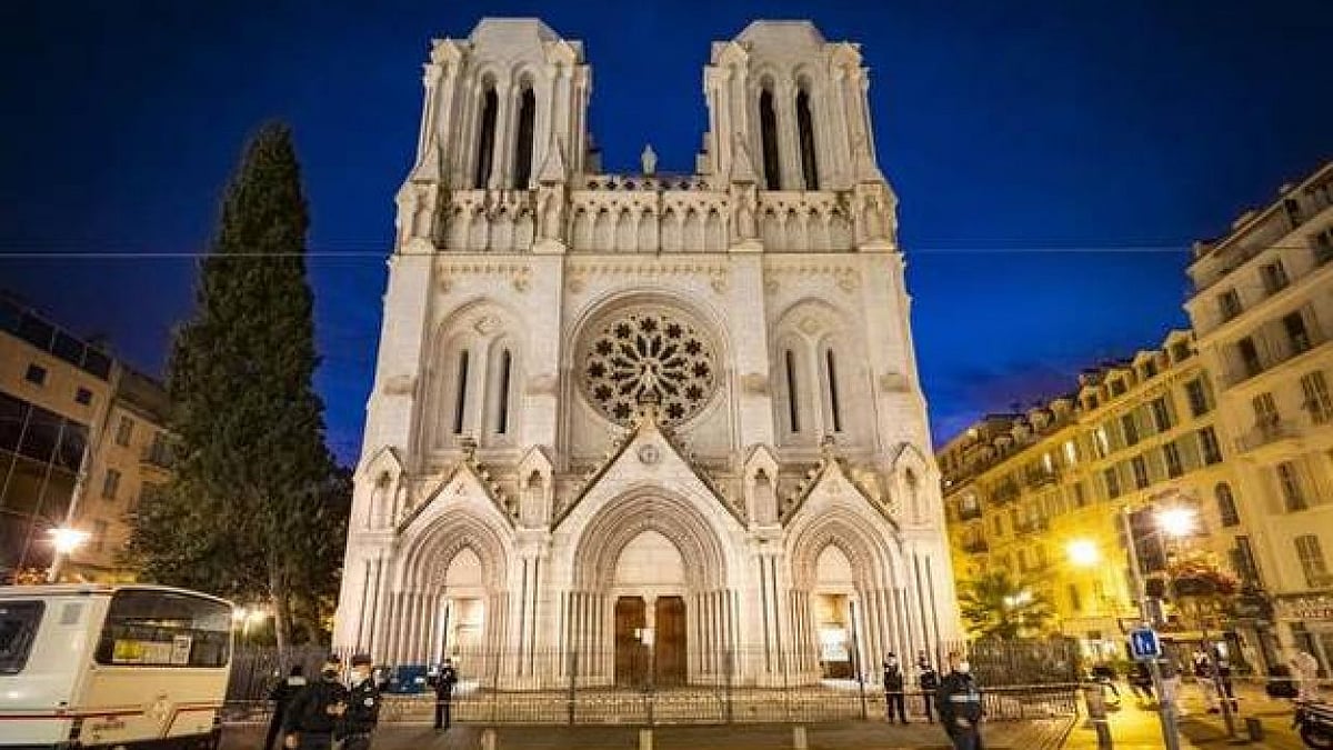 प्रवासी नाव में सवार होकर ट्यूनीशिया से आया था फ्रांसीसी चर्च में हमला करने वाला, स्थानीय व्यक्ति के संपर्क में था