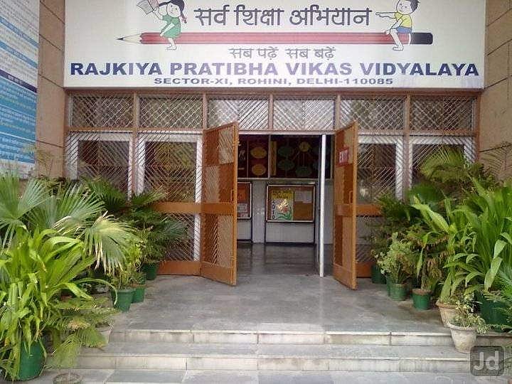 दिल्लीः मां करती है घरों में झाड़ू-पोछा का काम, बेटी ने NEET परीक्षा में कर दिखाया कमाल