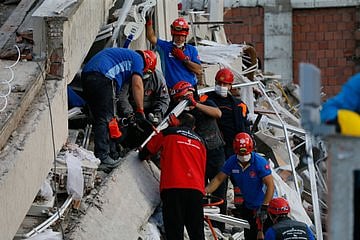 तुर्की-ग्रीस में भूकंप से भीषण तबाही, 17 लोगों की मौत, साल 1999 में 17000 लोगों की गई थी जान, देखें तस्वीरें