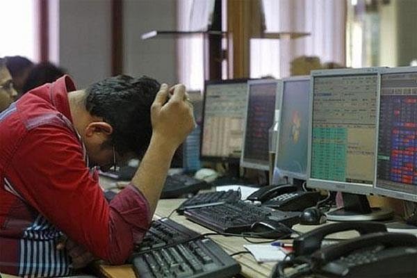 अर्थजगत की खबरें: शेयर बाजार में गिरावट का दौर जारी और PNB ने डिजिटल पेमेंट करने वाले ग्राहकों को दिया झटका 