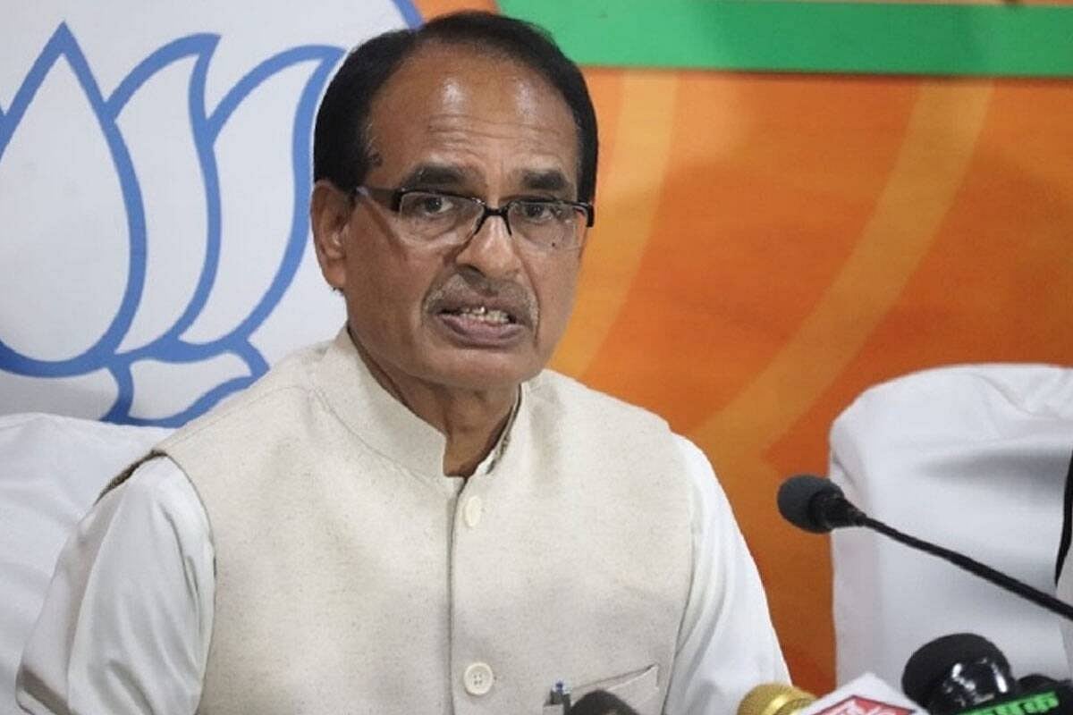 मध्य प्रदेश उपचुनावः शिवराज सरकार को झटका, चुनाव आयोग ने 18 डिप्टी कलेक्टरों का तबादला रद्द करने के लिए कहा