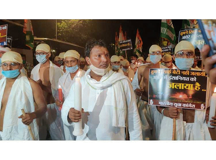 हाथरस कांड: देश भर में भारी विरोध के बीच डैमेज कंट्रोल करने में जुटी योगी सरकार, SP, DSP और इंस्पेक्टर सस्पेंड