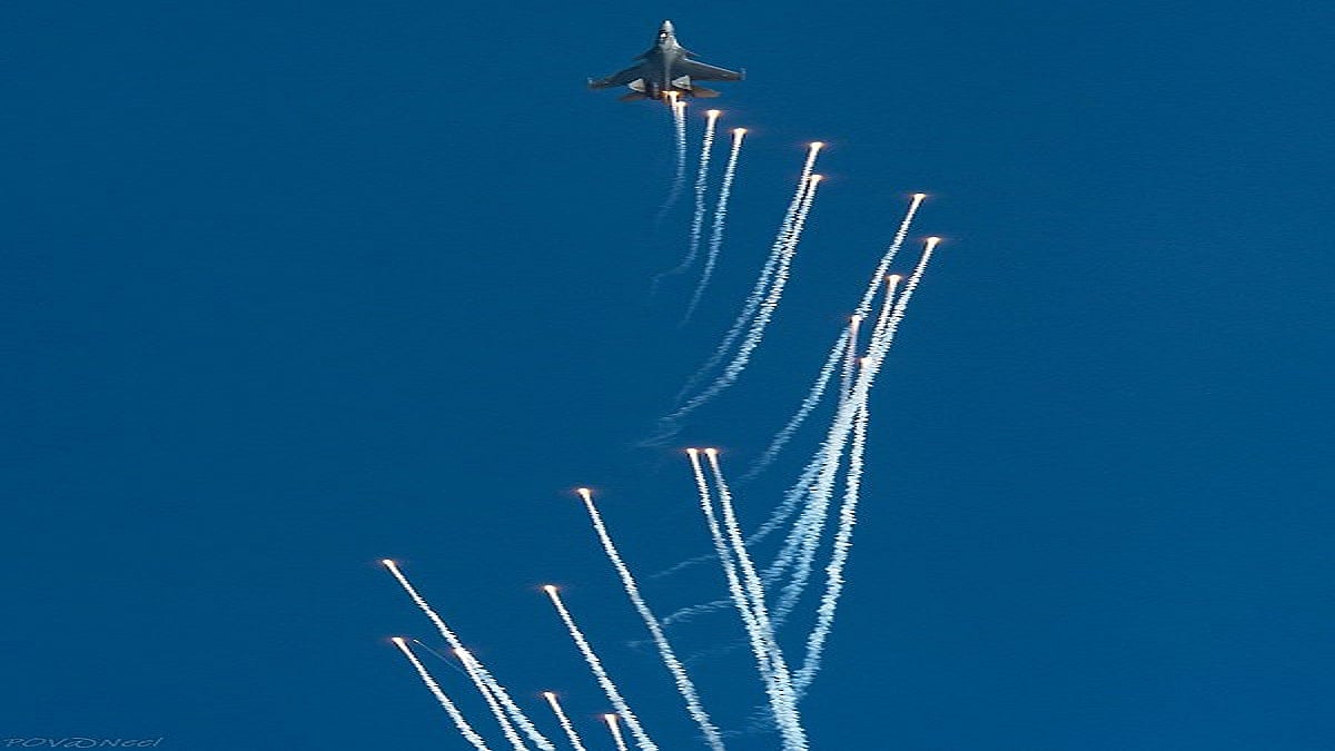 Airforce Day: आसमान में दिखी भारतीय वायुसेना की ताकत, दुनिया ने देखा राफेल, सुखोई, तेजस और जगुआर का दम