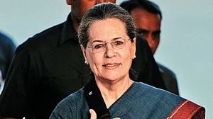 विजयादशमी की शुभकामनाओं में सोनिया का सरकार पर प्रहार, कहा - शासक के जीवन में अहंकार और असत्य का कोई स्थान नहीं