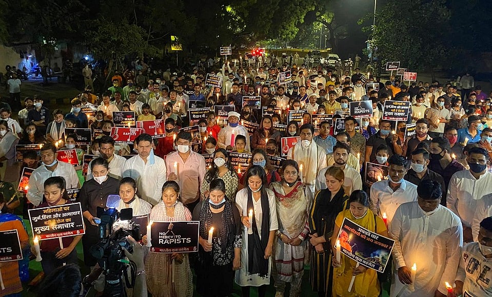 हाथरस पीड़िता को न्याय के लिए यूथ कांग्रेस ने निकाला कैंडल मार्च, कहा- इंसाफ मिलने तक चुप नहीं बैठेंगे
