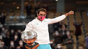 French Open: लाल बजरी के बादशाह राफेल नडाल ने रचा इतिहास, 20वां ग्रैंड स्लैम खिताब जीतकर की फेडरर की बराबरी