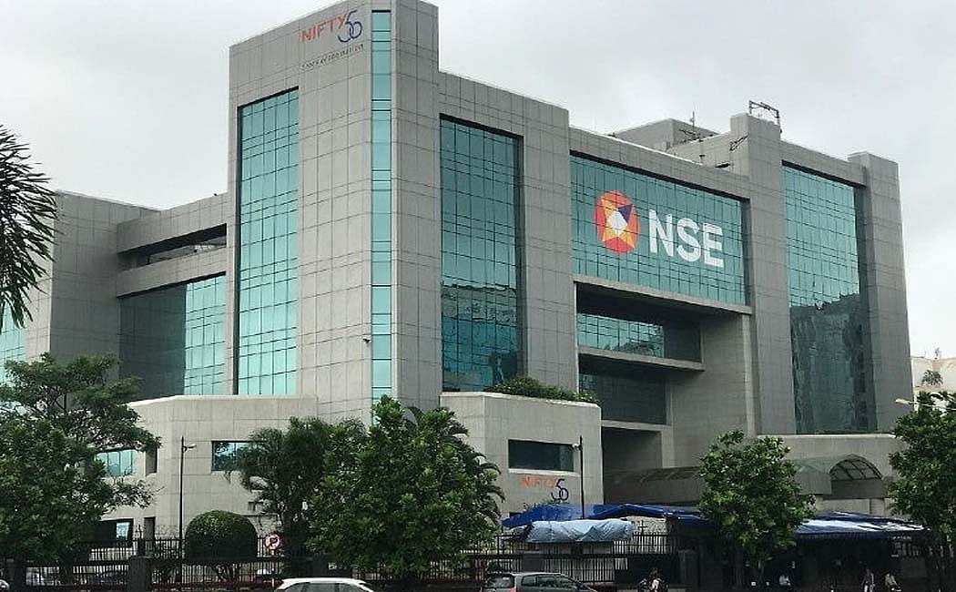 अर्थ जगत की 5 बड़ी खबरें: इन बैंक ने ग्राहकों को दिया बड़ा तोहफा! और एनएसई पर लगा 6 करोड़ का जुर्माना
