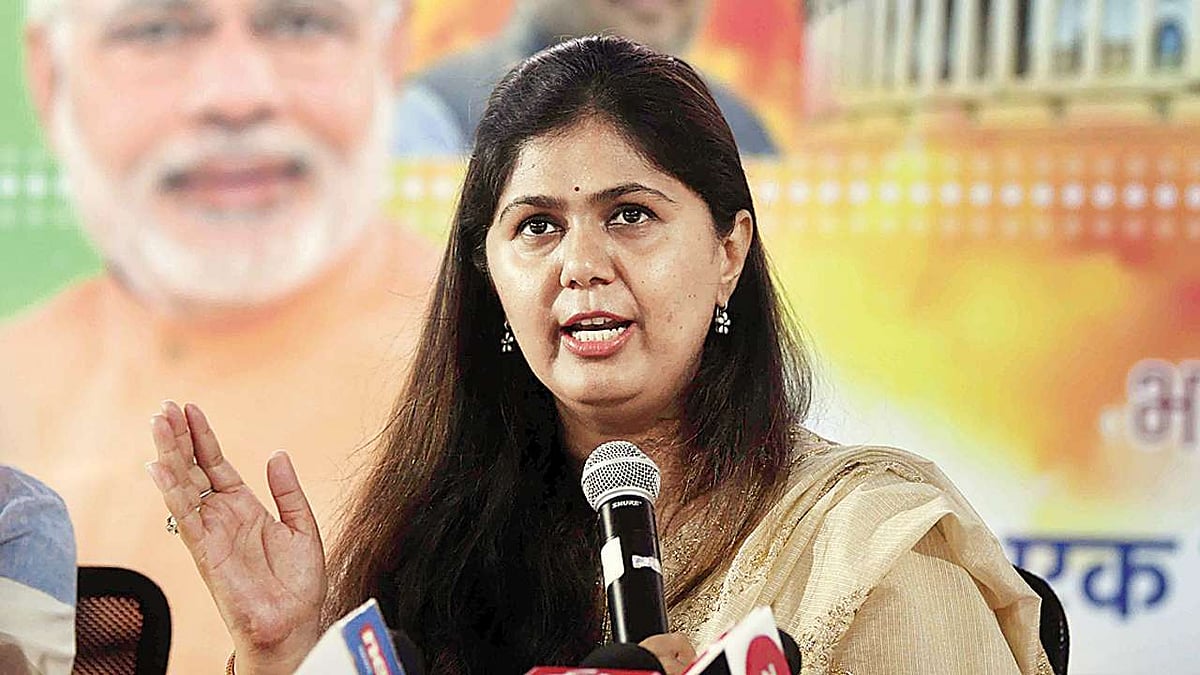 महाराष्ट्र में बीजेपी को जल्द लग सकता है दूसरा झटका, खडसे के बाद अब पंकजा मुंडे ने भी दिए संकेत