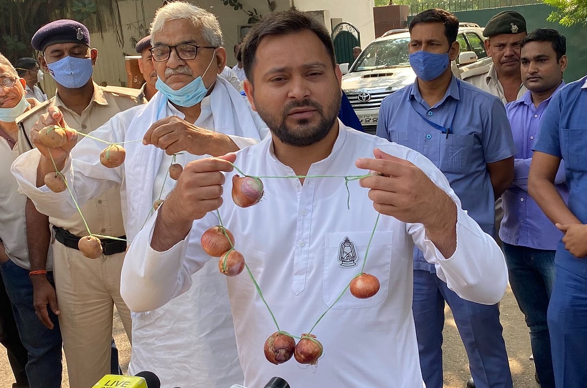 बिहार चुनावः बीजेपी वालों के लिए पहले महंगाई ‘डायन’ थी, अब ‘भौजाई’ बन गई, तेजस्वी ने किया कटाक्ष