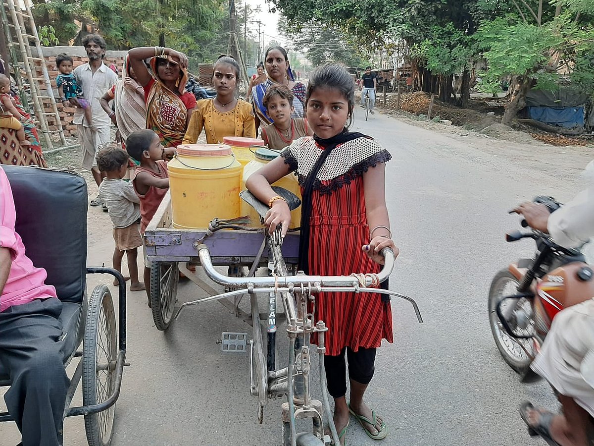 पीएम मोदी के चुनाव क्षेत्र में दीनदायल उपाध्याय स्मारक के लिए उजाड़ दिए गए लोग, आधार कार्ड के बाद भी हो गए बेपता