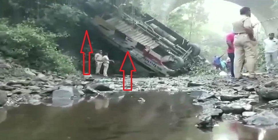 महाराष्ट्र के नंदुरबार में भीषण सड़क हादसे से कोहराम! खाई में बस गिरने से 5 लोगों की दर्दनाक मौत, 35 घायल