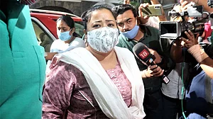 सिनेजीवन: भारती सिंह और हर्ष को 4 दिसंबर तक न्यायिक हिरासत और सना खान ने मौलाना मुफ्ती संग किया निकाह