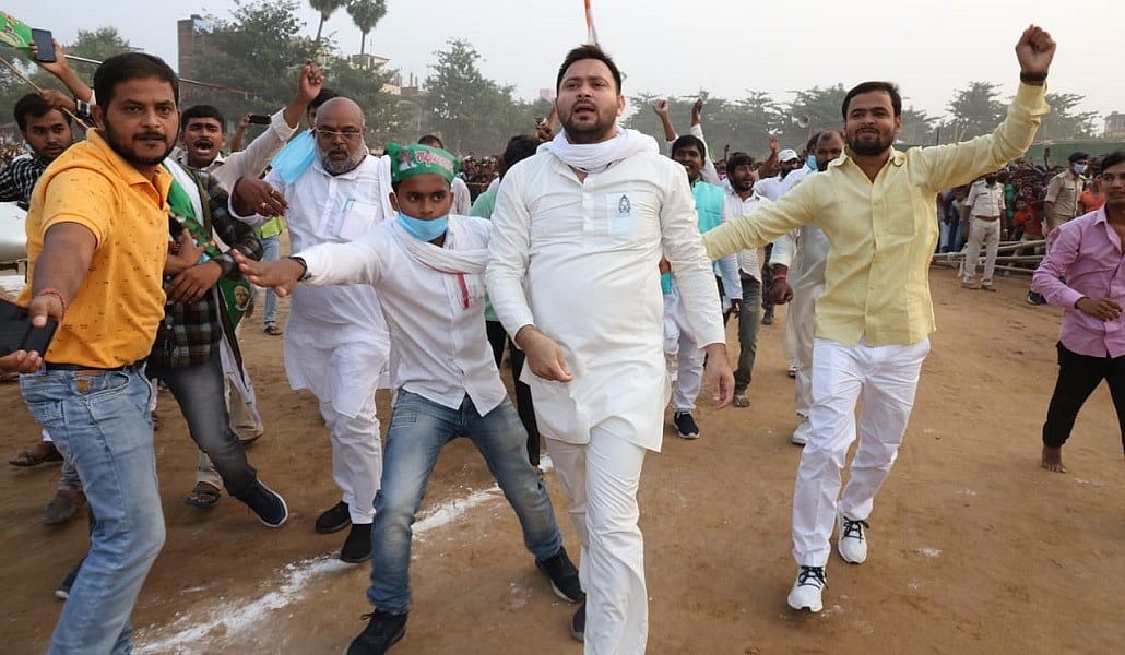 बिहार चुनावः आरजेडी के ‘अर्जुन’ बनकर उभरे तेजस्वी, पूरे प्रचार में सभी नेताओं पर पड़े भारी