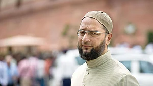 आम मुसलमानों को भी होने लगा है ओवैसी पर शक, आखिर गुजरात-मध्य प्रदेश से क्यों बचते हैं AIMIM के मुखिया !