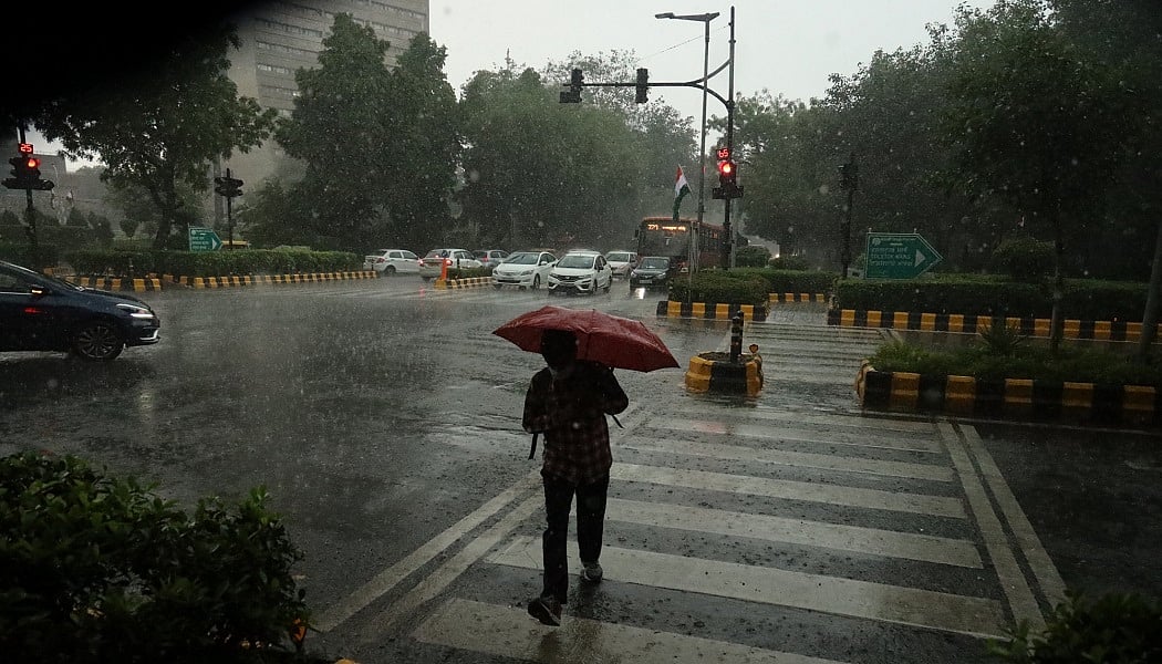दिल्ली-एनसीआर में बदला मौसम का मिजाज, कई जगह हुई तेज बारिश, प्रदूषण से भी मिली राहत 