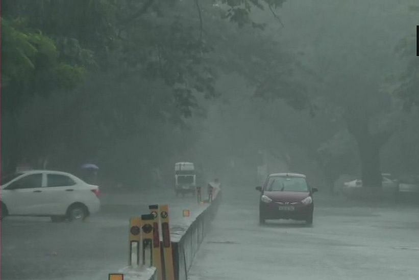 चक्रवात ‘निवार‘ की आहट का दिखने लगा असर, तमिलनाडु-पुडुचेरी के कई इलाकों में शुरू हुई भारी बारिश, दहशत में लोग