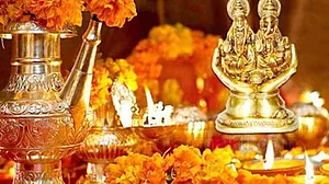 वीडियो: आखिर क्यों मनाया जाता है धनतेरस? भूलकर भी आज न करें ये गलतियां