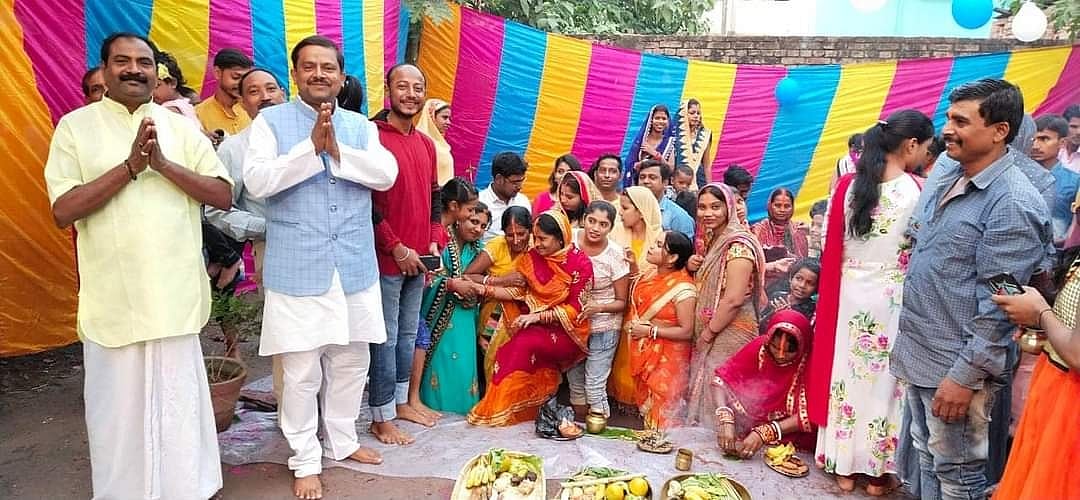 बिहारः महापर्व पर दिखी सौहार्द्र की मिसाल, मुस्लिम युवक ने छठव्रतियों के लिए आंगन में बनवाया जलकुंड