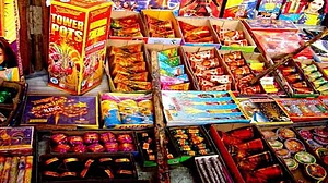 दिवाली से पहले NGT का बड़ा आदेश, दिल्ली-NCR समेत खराब वायु गुणवत्ता वाले राज्यों में 30 नवंबर तक पटाखों पर बैन