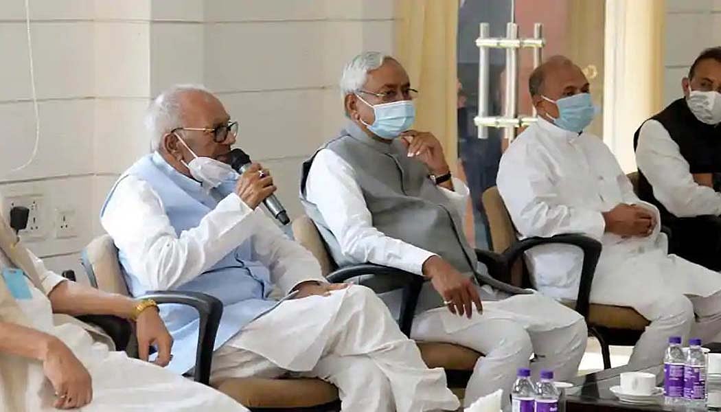 NDA का नेता चुने जाने के बाद नीतीश कुमार ने नई सरकार बनाने का दावा किया पेश, कल लेंगे CM पद की शपथ