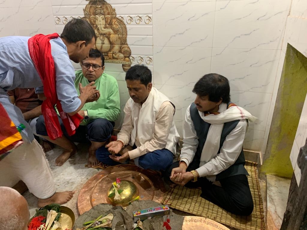 बिहार : चुनाव परिणाम से पहले भगवान की शरण में प्रत्याशी, मंदिरों और मजार की चौखट पर पहुंच मांग रहे जीत की दुआ