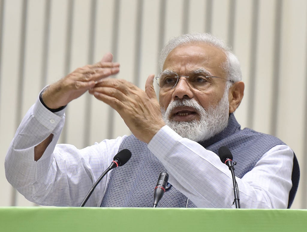आकार पटेल का लेख: अर्थहीन हो चुके हैं पीएम मोदी के शब्द, हर मोर्चे के आंकड़े जरूर बताते हैं असली हकीकत