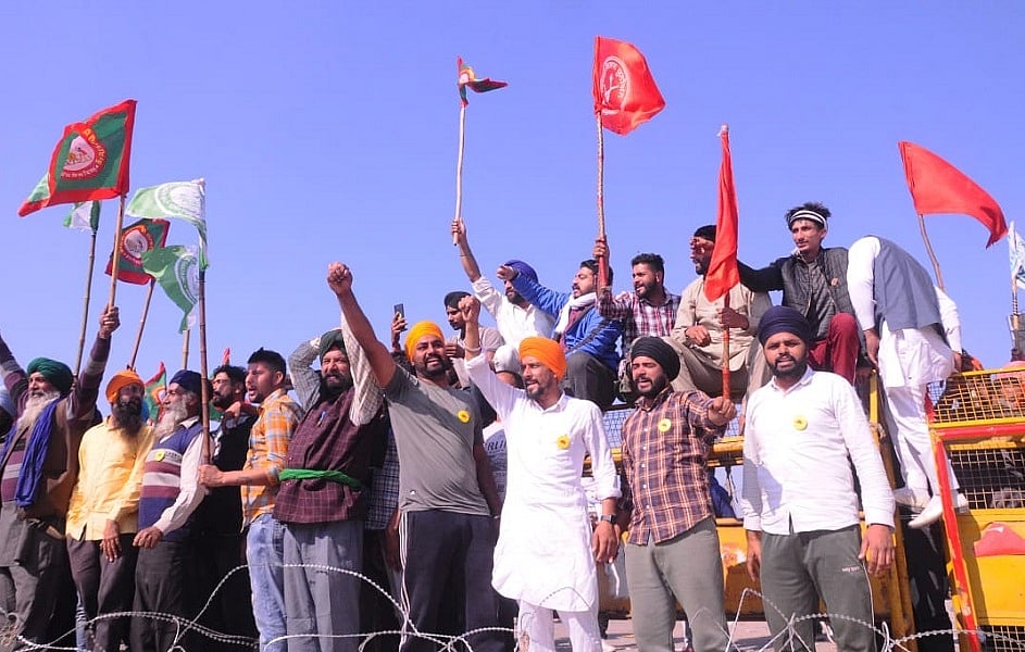 राजधानी की सीमाओं पर डटे हजारों-हजार किसान, फिजा में गूंज रही मोदी सरकार के खिलाफ हुंकार