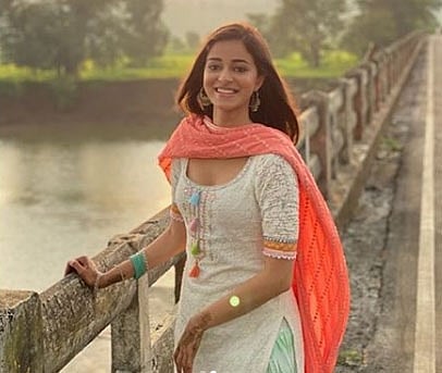 सिनेजीवन: अपनी परवरिश को लेकर प्रियंका ने खोले राज और बॉबी देओल 'आश्रम' के तीसरे सीजन का कर रहे इंतजार