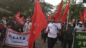 महाराष्ट्र से किसानों का जत्था दिल्ली के लिए रवाना, कृषि कानूनों के खिलाफ और तेज होगा आंदोलन