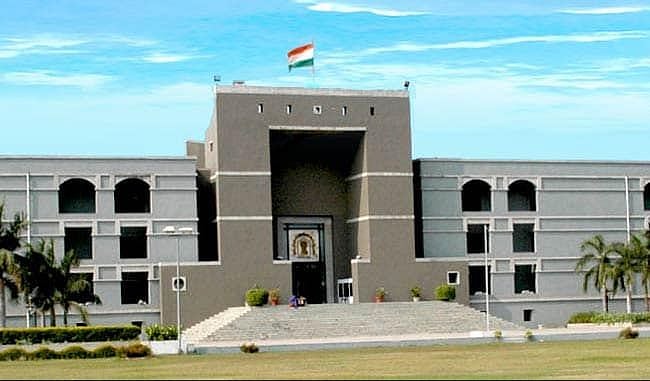 नहीं लगाया मास्क तो कोरोना केयर सेंटर में करना होगा काम, गुजरात हाईकोर्ट ने दिया बड़ा आदेश