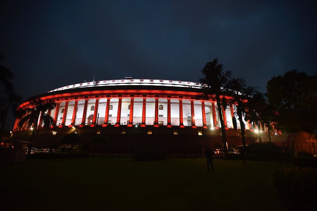 संस्थानों की गिरावट ऐसी विडंबना बन गई है जो असहनीय और विनाशकारी हो सकती है