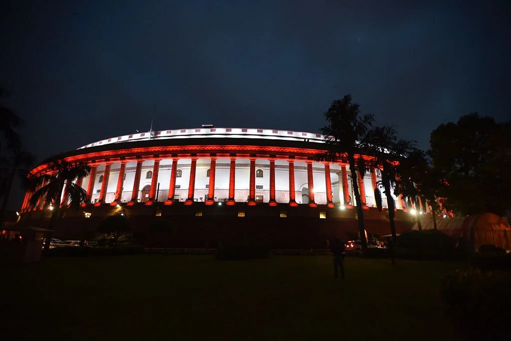 संस्थानों की गिरावट ऐसी विडंबना बन गई है जो असहनीय और विनाशकारी हो सकती है
