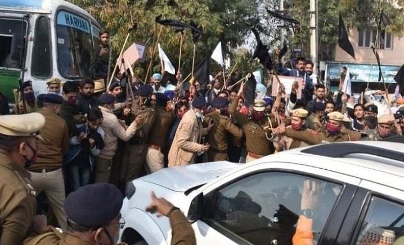 हरियाणा के सीएम खट्टर का अंबाला में डंडे और काले झंडे से स्वागत, नाराज किसानों ने रोका रास्ता