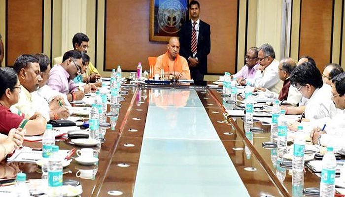 नए साल के पहले हाथरस समेत यूपी के 11 जिलों के डीएम बदले, 17 IAS अधिकारियों का तबादला