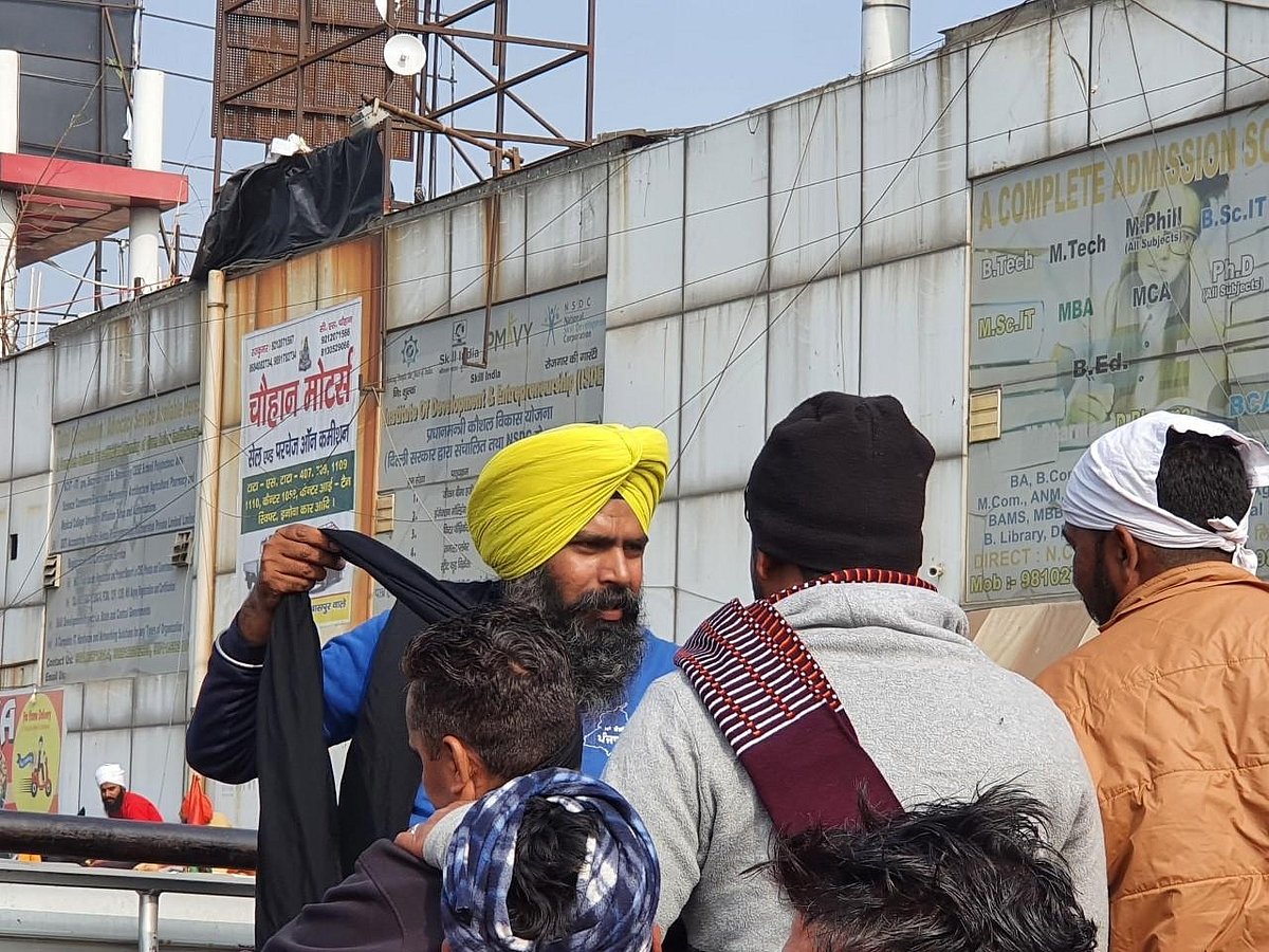 सिंघु बॉर्डर पर 'टर्बन बैंक'! वो शख्स जो फ्री में बांध चुका है 20 हजार पगड़ी, पग की अहमियत बताना है उद्देश्य  