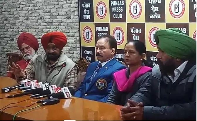 किसानों के साथ आए देश के पूर्व खिलाड़ी, परगट सिंह समेत 35 धुरंधरों ने किया अवार्ड लौटाने का ऐलान