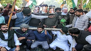 अन्नदाताओं के समर्थन में NSUI का तिरंगा मार्च, बताया कैसे PM के 'मित्रों' के हाथों में हैं किसानों की लगाम!