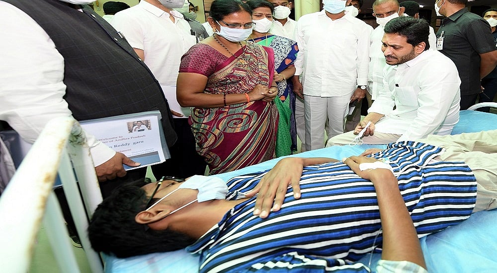 आंध्र प्रदेश में रहस्यमयी बीमारी का खौफ, एक की मौत, 340 अस्पताल में भर्ती, देखने पहुंचे मुख्यमंत्री