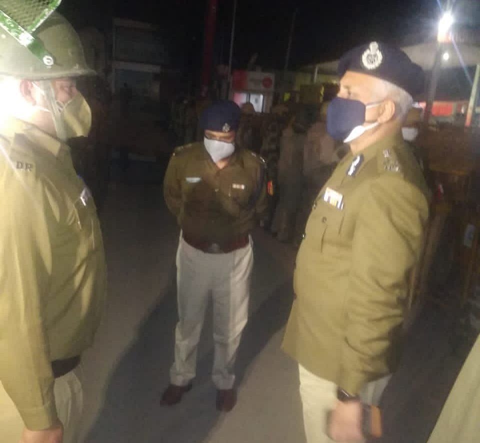 जब अचानक टीकरी बॉर्डर पहुंचे दिल्ली पुलिस प्रमुख, जवानों से मिलकर सुरक्षा का लिया जायजा