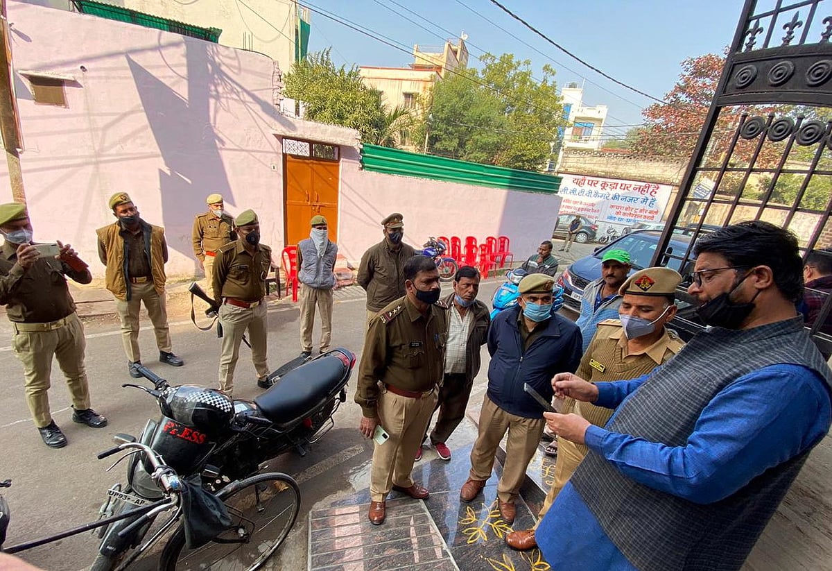 यूपीः कांग्रेस  की गाय बचाओ, किसान बचाओ पदयात्रा कल से, आज ही से कई नेताओं को किया गया नजरबंद