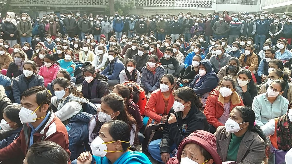 AIIMS में नर्सो की हड़ताल का पड़ने लगा असर, आपात सेवाओं में कटौती पर विचार, और गंभीर हो सकते हैं हालात