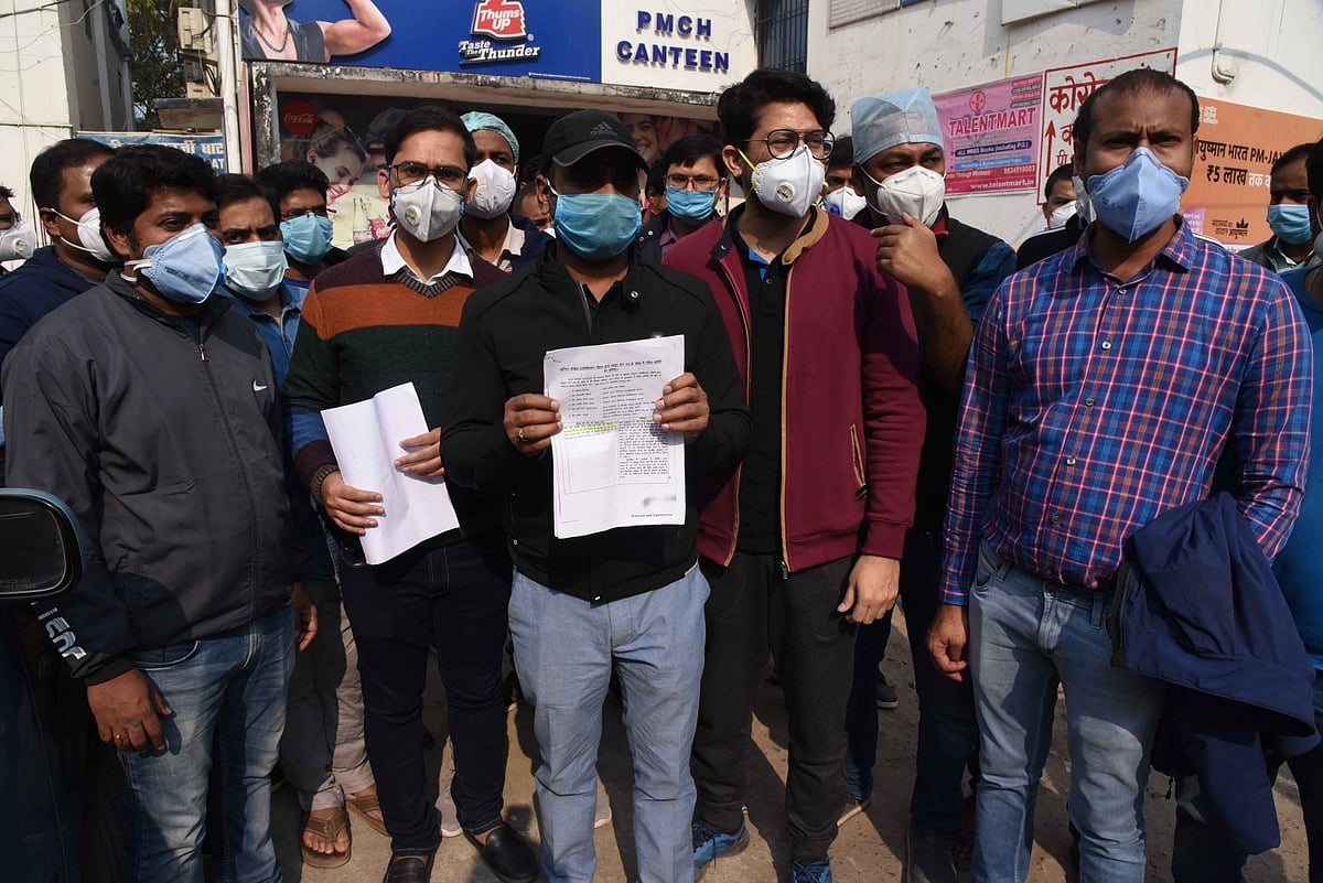 बिहार में हड़ताली जूनियर डॉक्टरों के आगे बेबस हुई नीतीश सरकार, ‘नो वर्क-नो पे’ का सिद्धांत लागू किया