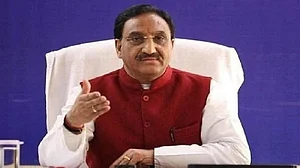 कोरोना से उबरने के बाद फिर बिगड़ी केंद्रीय शिक्षा मंत्री निशंक की तबीयत, दिल्ली के एम्स अस्पताल में भर्ती